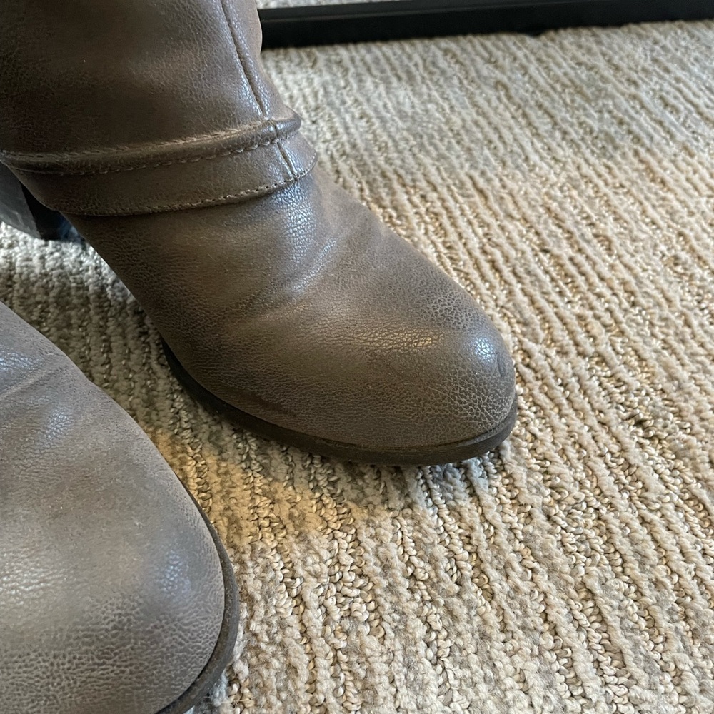 Fergalicious by Fergie Grey Boots - Picture 6 of 6